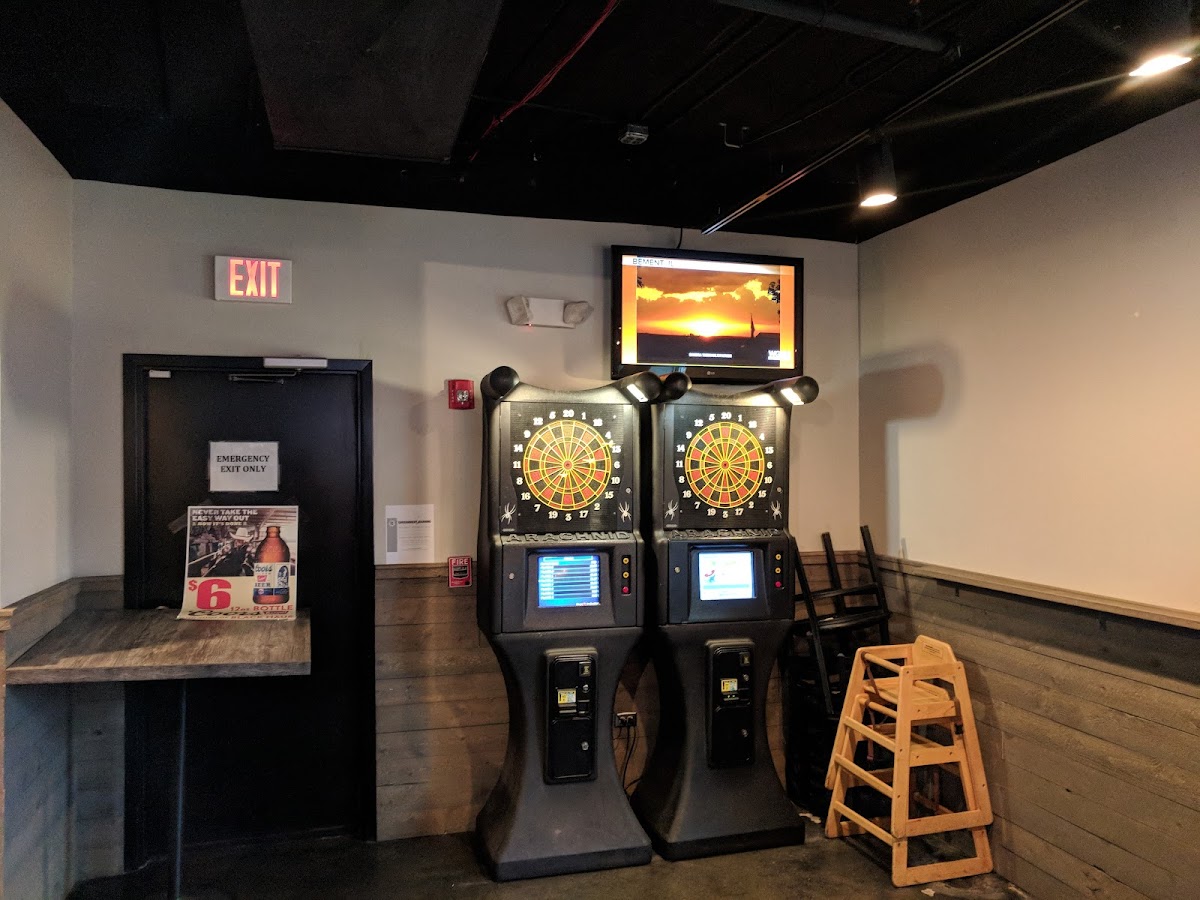 Tommy's Pizza & Sports Bar